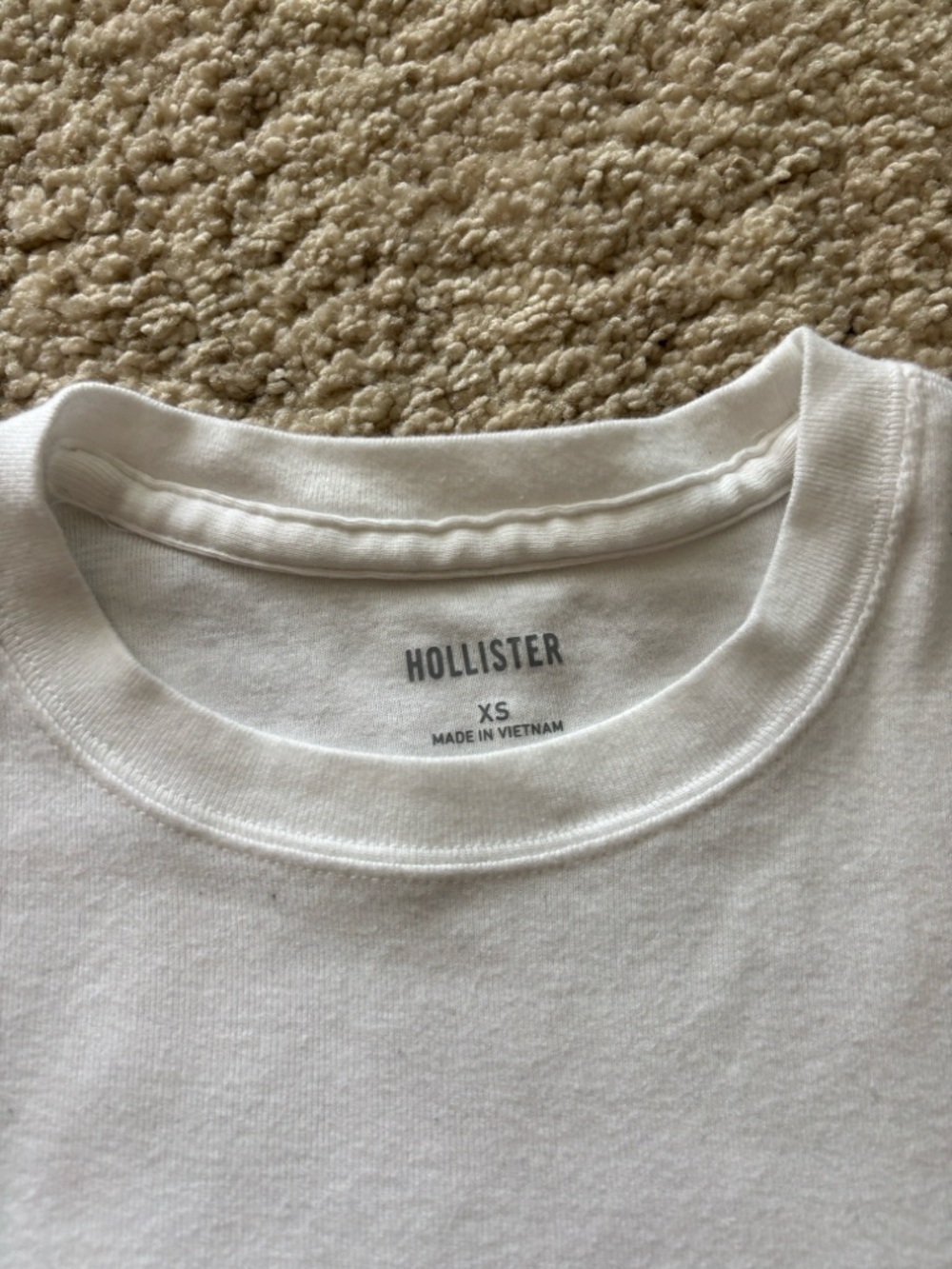 Hollister Clean White Short Sleeve Crew Tee - Picture 2 of 4